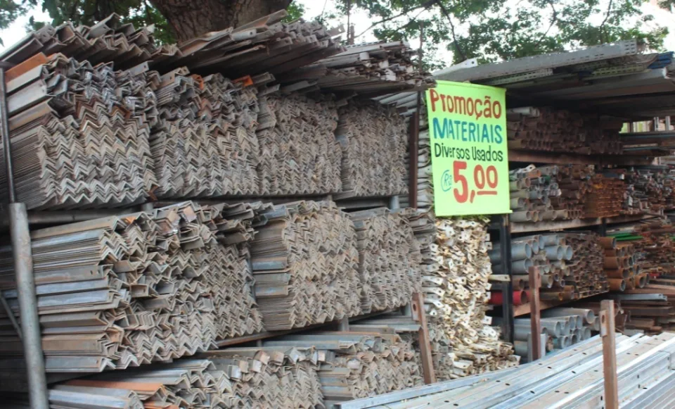 Cantoneiras galvanizadas (Usadas) acima de 1.55m